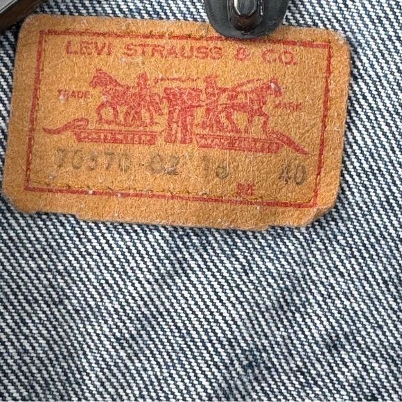Levi's Blue Lightweight Trucker Jacket - Picture 5 of 6